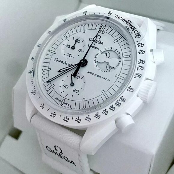 Swatch x Omega Moonswatch Mission To Moonphase Snoopy-Full Moon - Picture 5 of 6